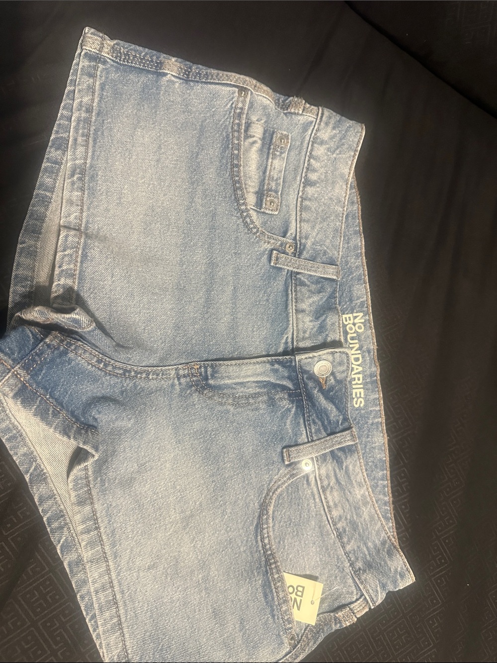 No Boundaries Women's Light Wash Denim Ankle-Length Shorts